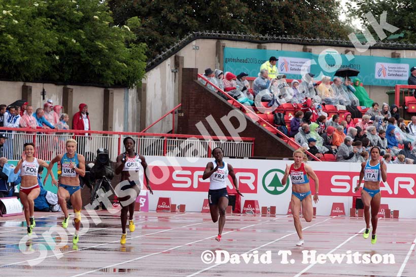 From left to right: Marika Popowicz (Poland), Viktoriya Pyatchenko (Ukraine), Anyika Onuora (GB), Myriam Soumare (France), Yulia Katsura (Rusia) and Libania Grenot (Italy) in the 200 metres at the European Athletics Team Championships.